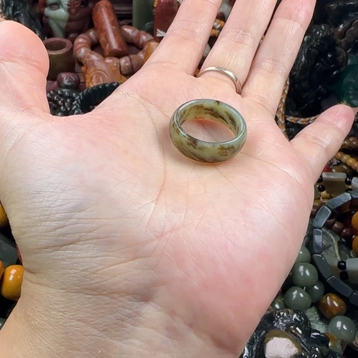 透闪石质玉未镶嵌珠宝奇石