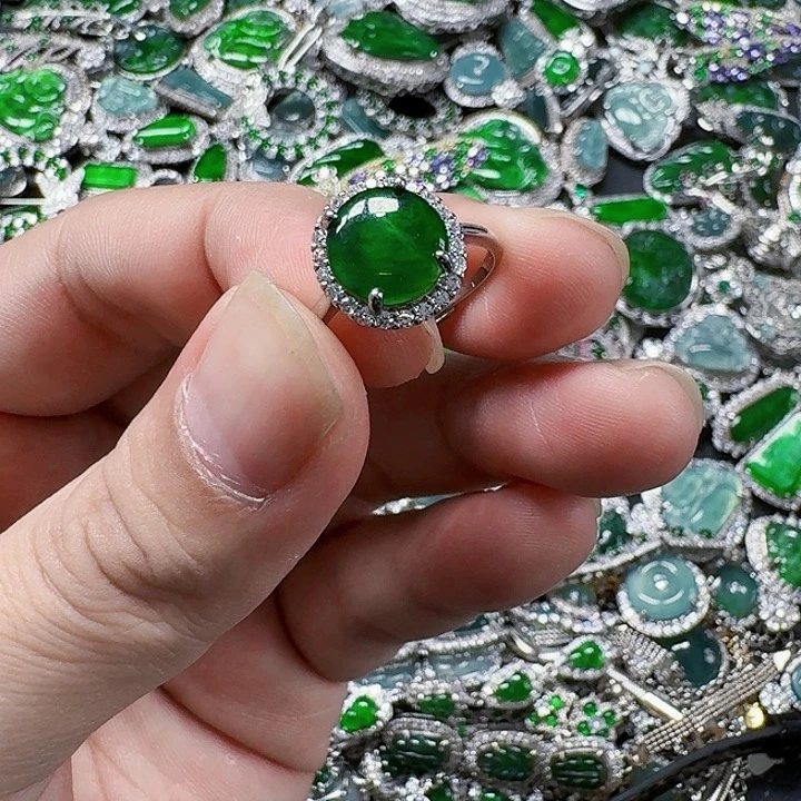 翡翠颈饰未镶嵌天然A货翡翠放漏