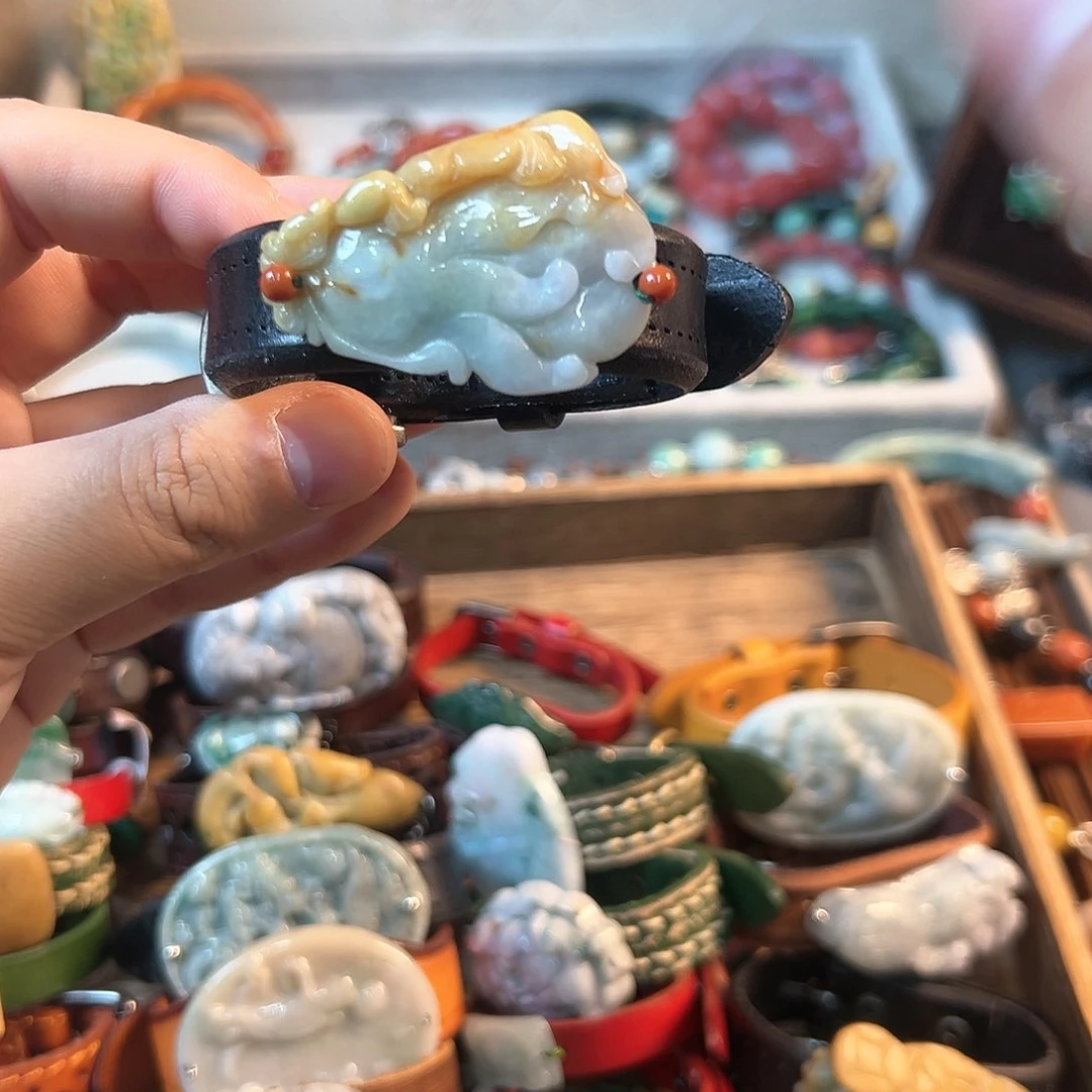 翡翠颈饰未镶嵌手串