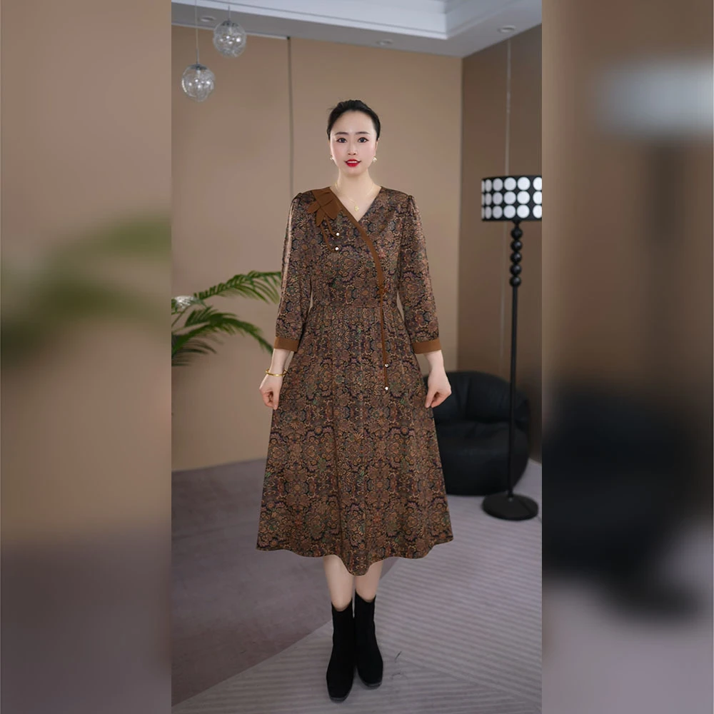 洋气优雅时尚轻奢波点减龄连衣裙2025秋季新款上档次遮肉显瘦裙子