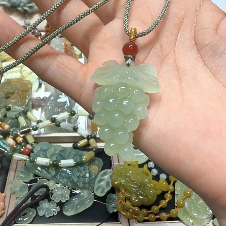 蛇纹石玉未镶嵌吊坠