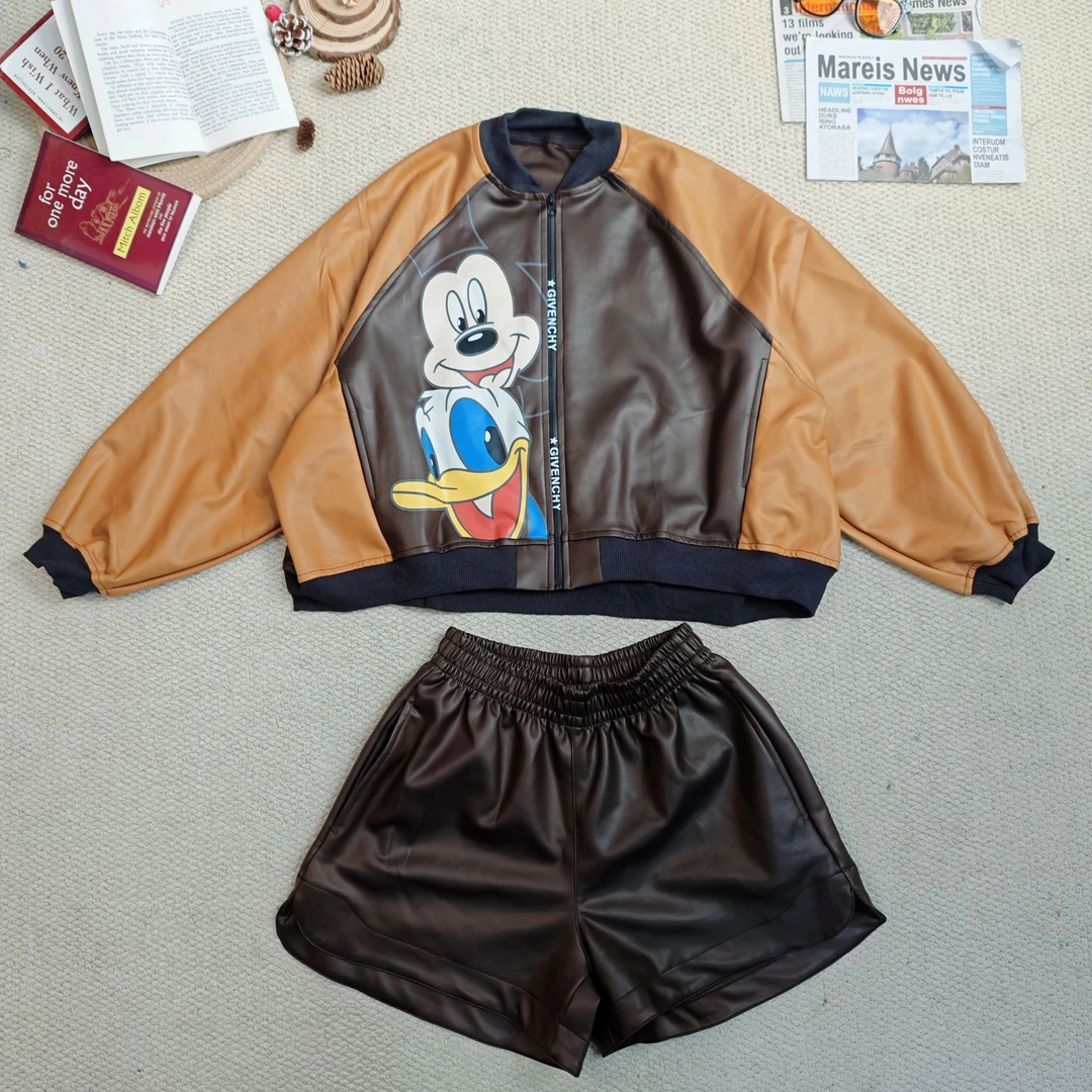 2025春季新款时尚百搭休闲卡通印花纯色皮套装9703