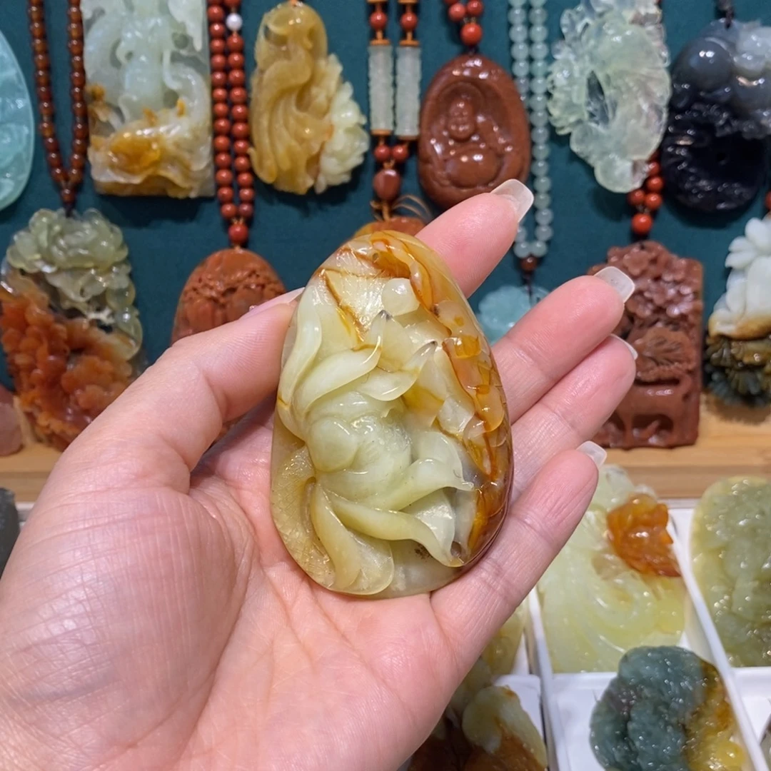 蛇纹石玉未镶嵌颈饰