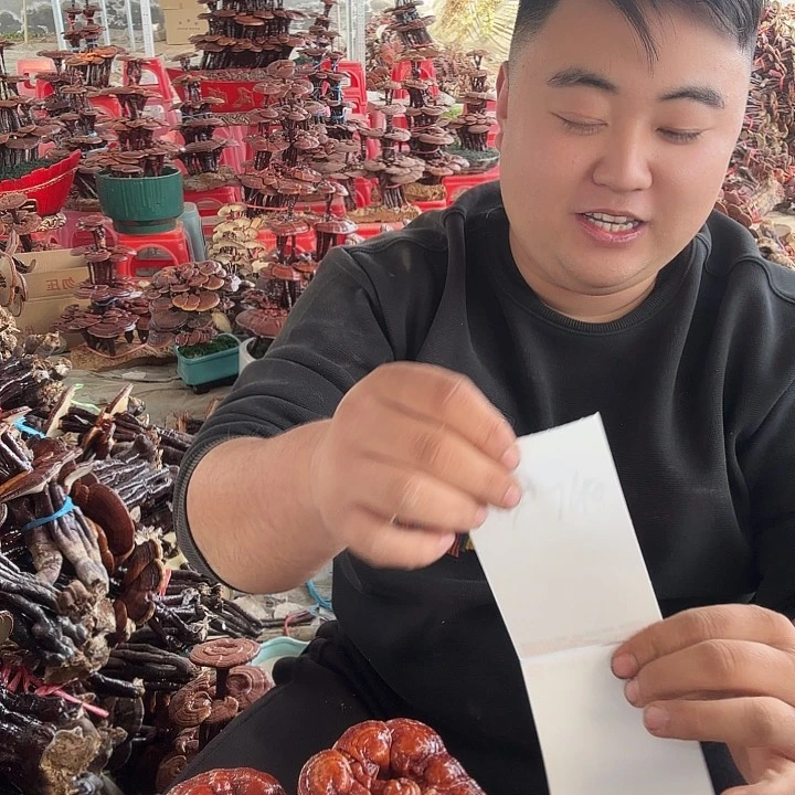 无花朵用****6灵芝花开了