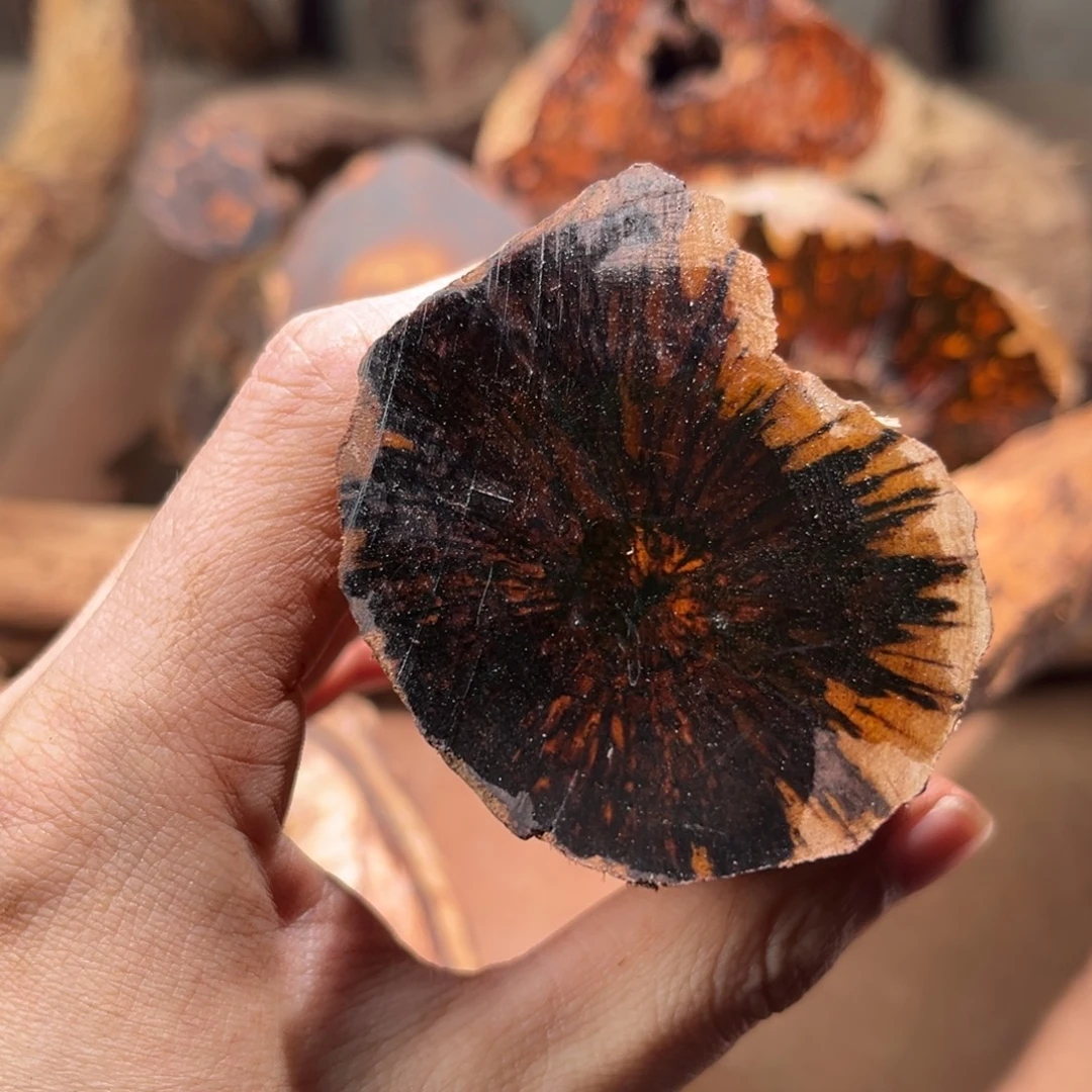 用***8花梨木类龙肝香1.8圆珠一串