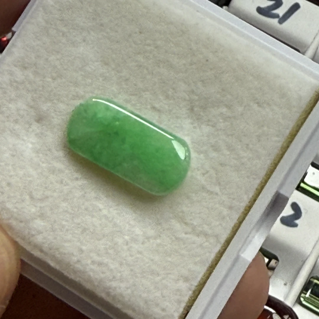 抢购价卡15.8×7.6毫米马鞍戒面冰种满色豆绿辣绿玉石裸石