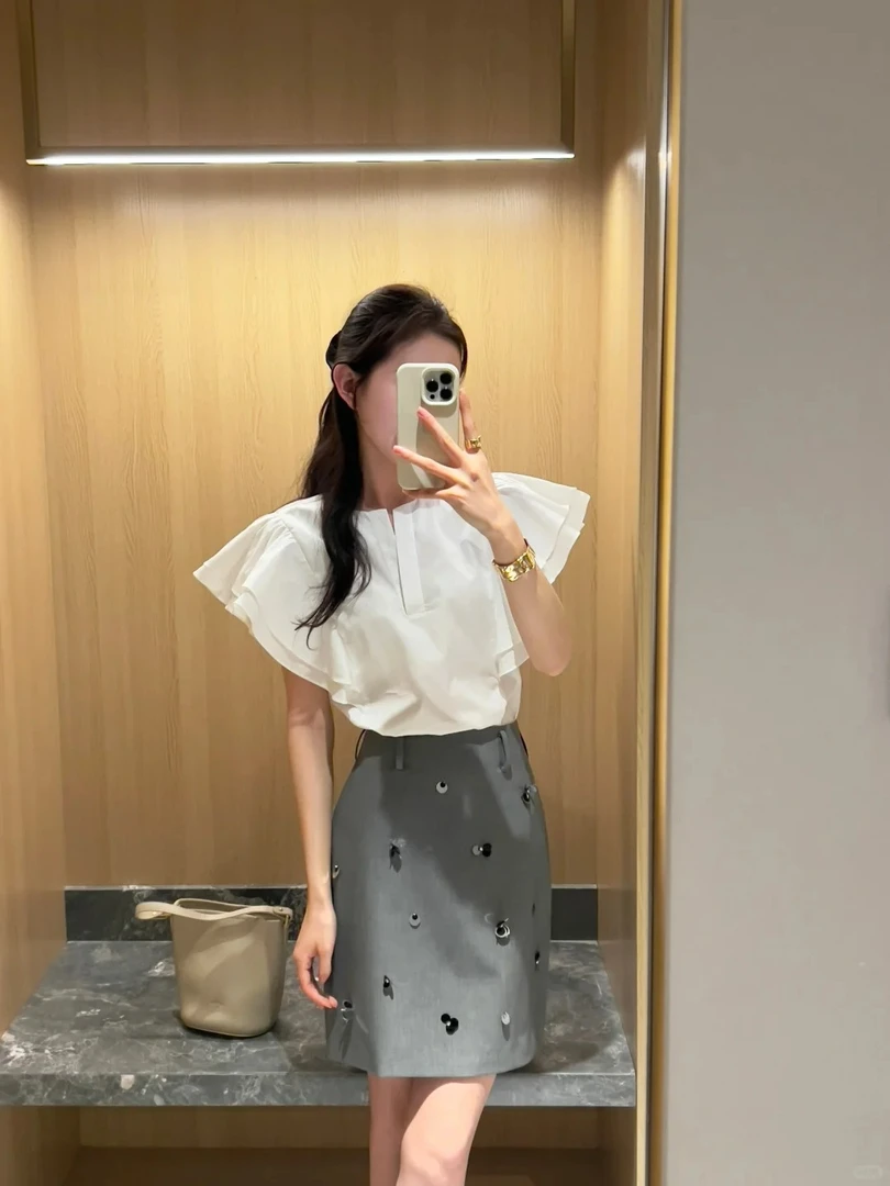 2025夏季新款法式精致V领荷叶边小飞袖衬衫上衣女钉珠亮片半身裙