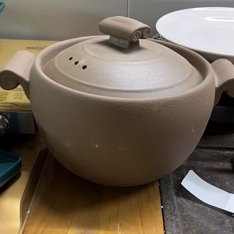 微瑕，明火，口径22高14有色差，单盖，4L颗粒