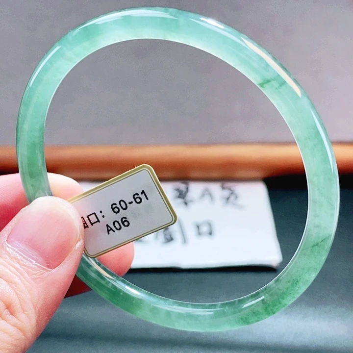 翡翠未镶嵌手镯翡翠手镯72