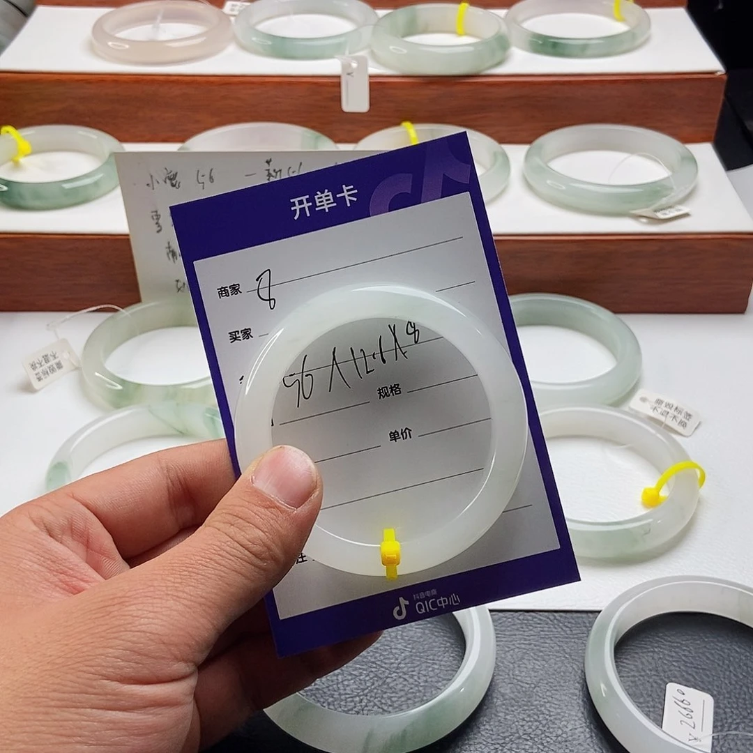 石英质玉手镯未镶嵌余***己8