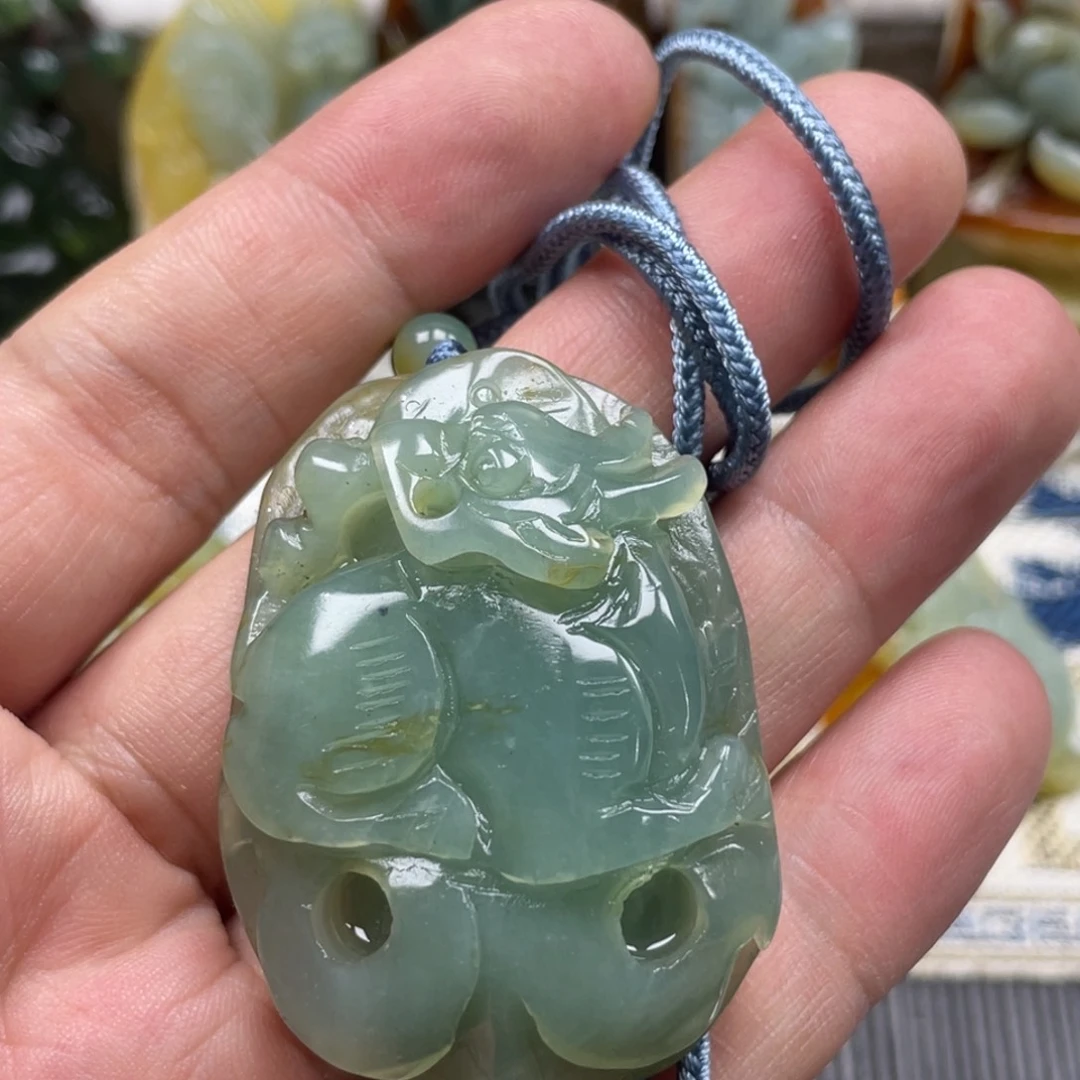 蛇纹石玉颈饰未镶嵌吊坠