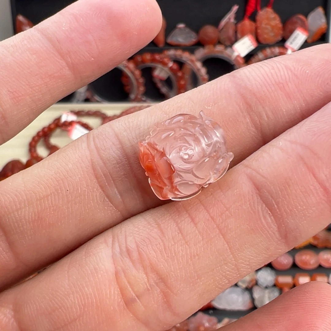 南红玛瑙未镶嵌颈饰牡丹花
