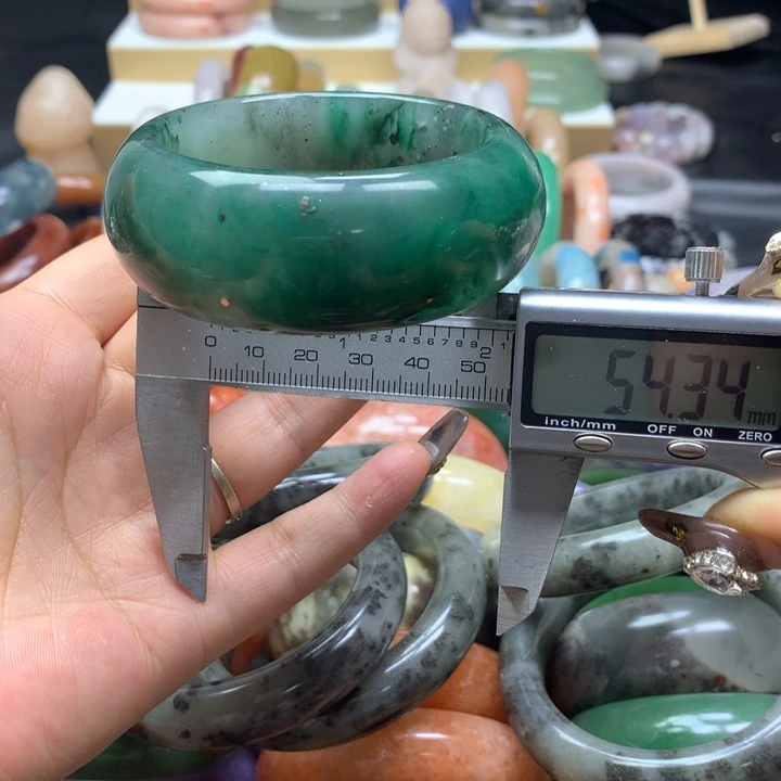 未镶嵌手镯石英质玉