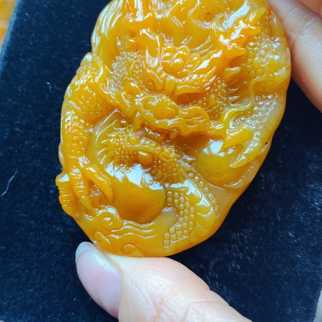 未镶嵌石英质玉（黄龙玉）颈饰