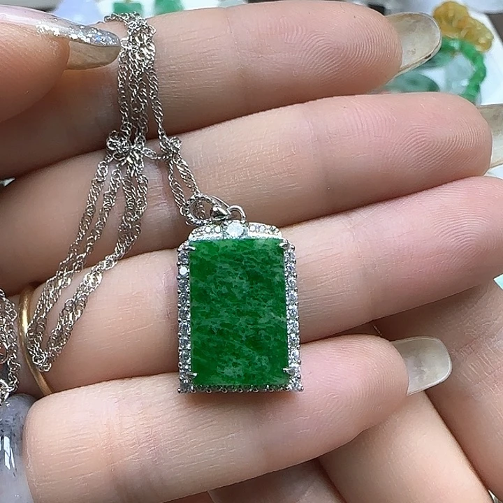 翡翠未镶嵌颈饰慕**杨吊坠