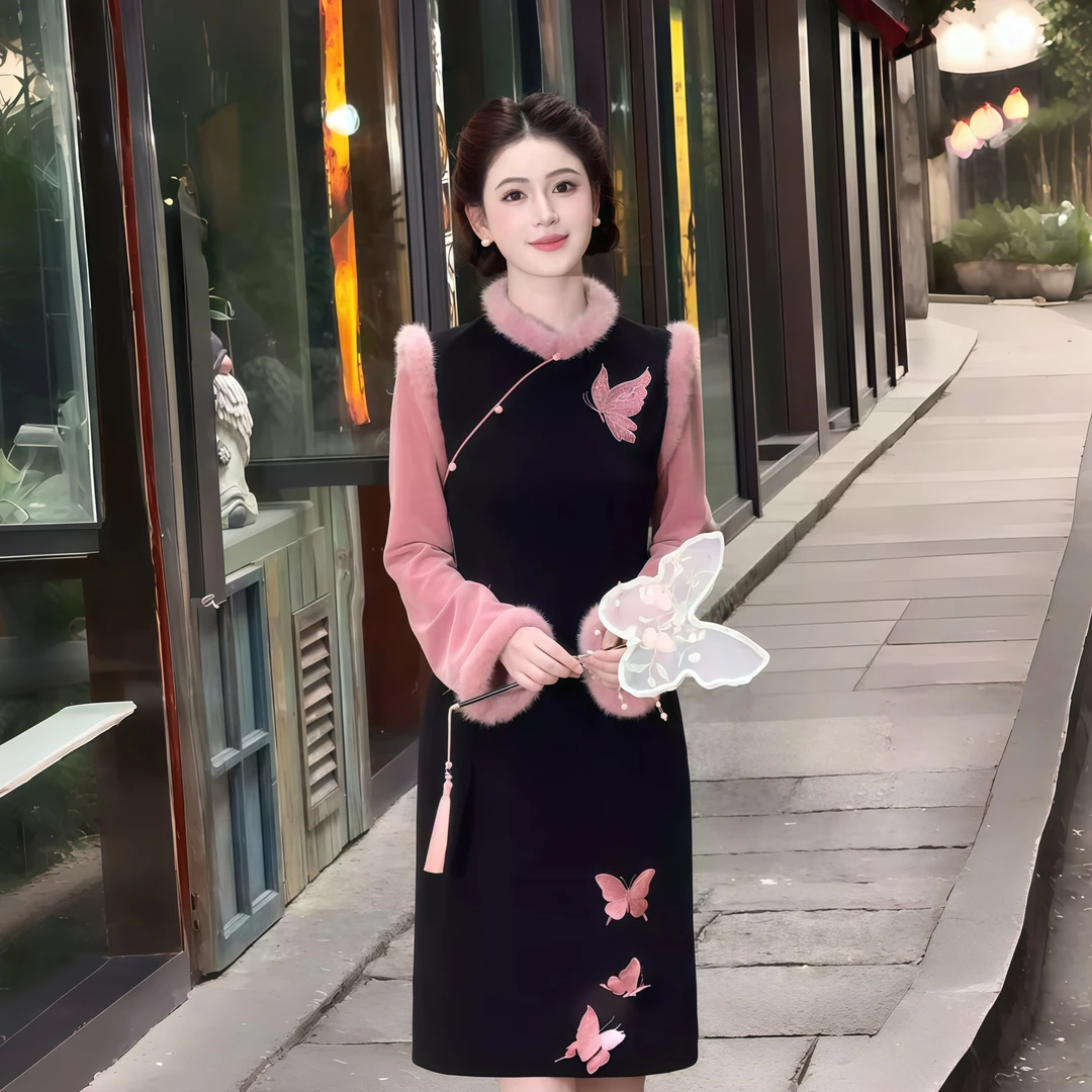 新中式国风淑女时尚气质2025新款高级感复古刺绣假两件连衣裙女冬