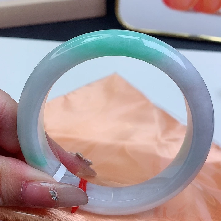 翡翠手镯未镶嵌57.4圈口