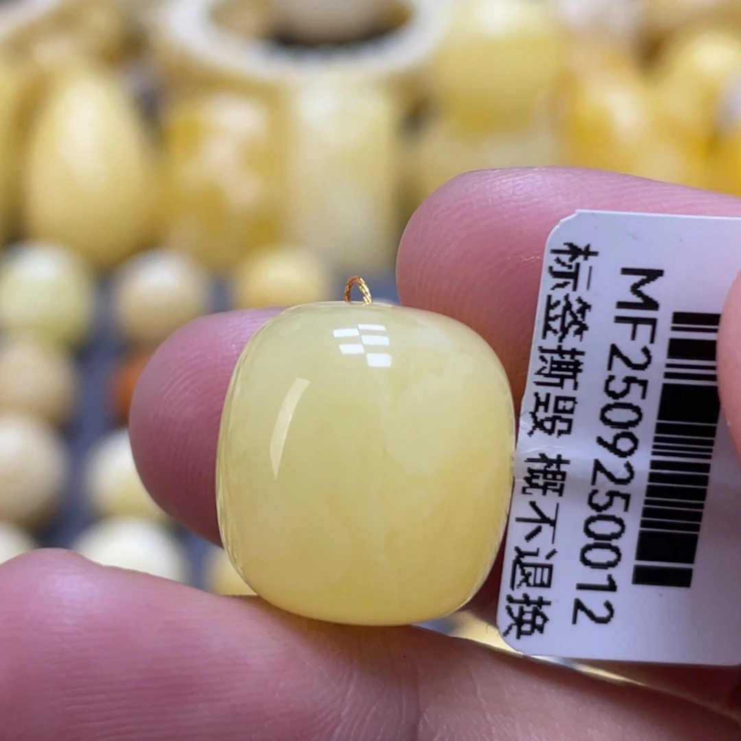 蜜蜡未镶嵌裸石15.2*16.3mm