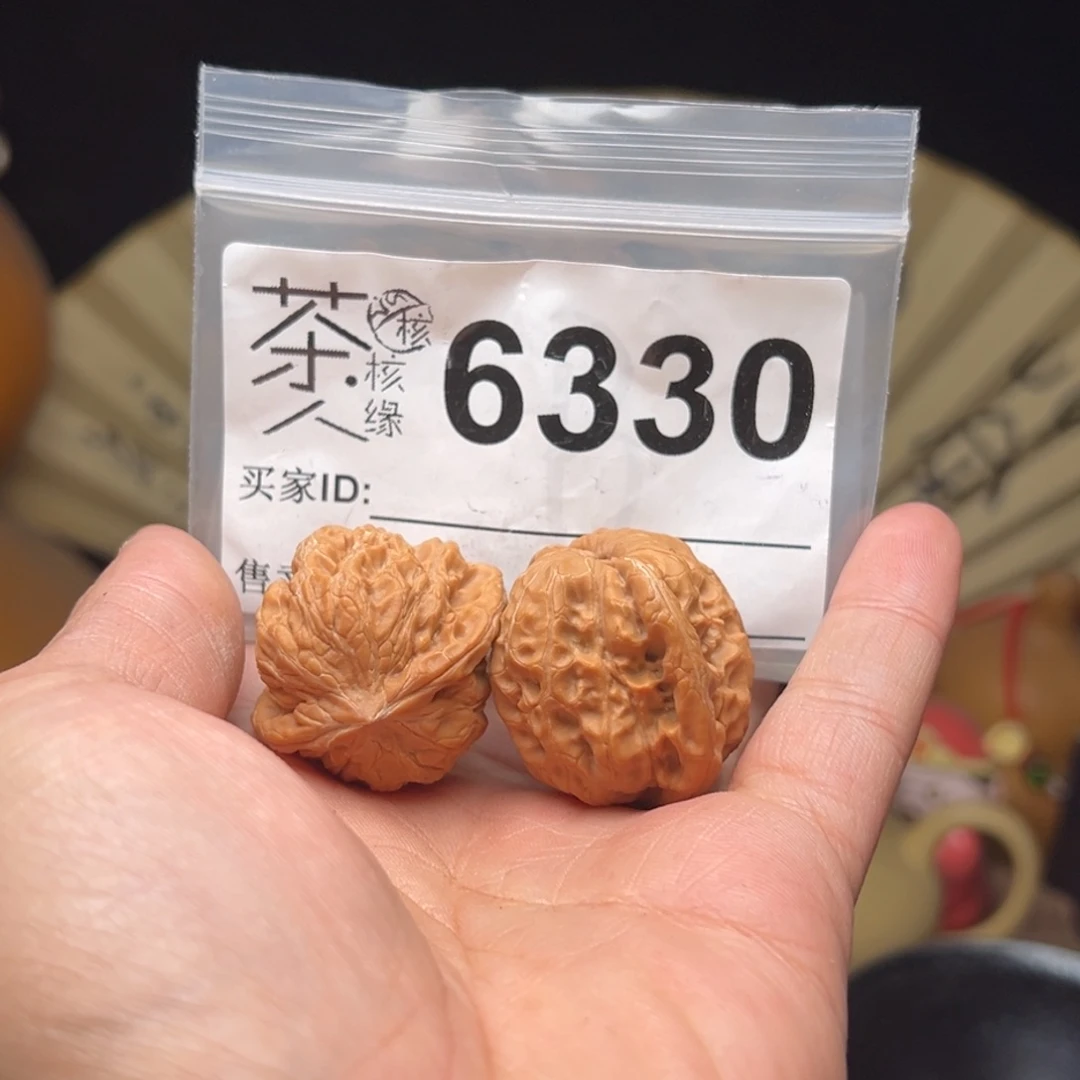 文玩核桃吊坠在这条路中遇见他也不是