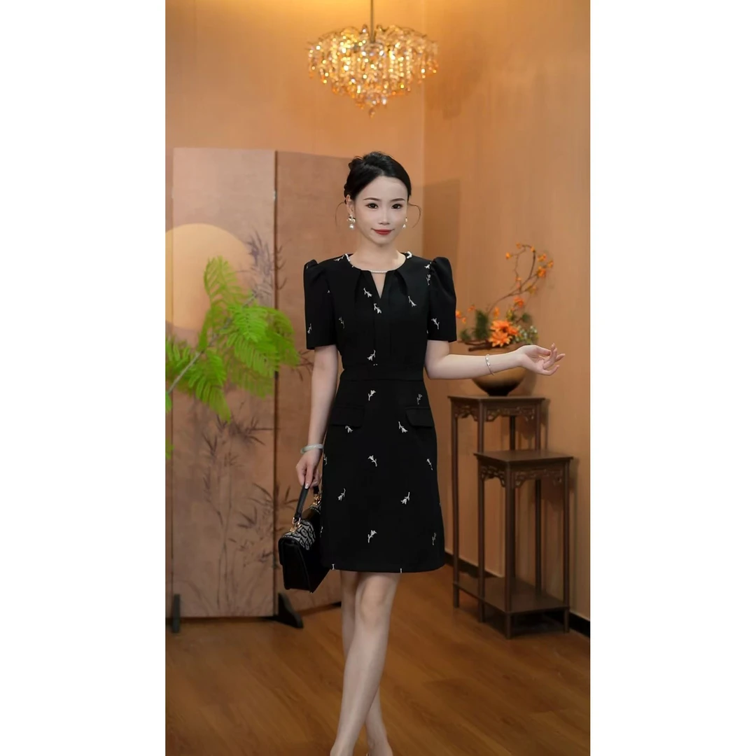 3763【曲径通幽】法式高定赫本风显瘦小个子黑色圆领连衣裙