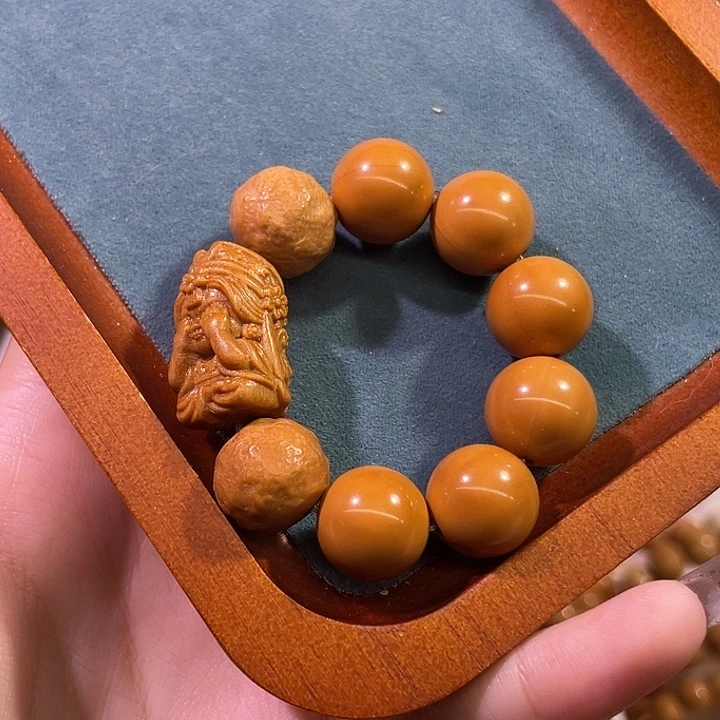猴头核桃吊坠圆珠捂脸