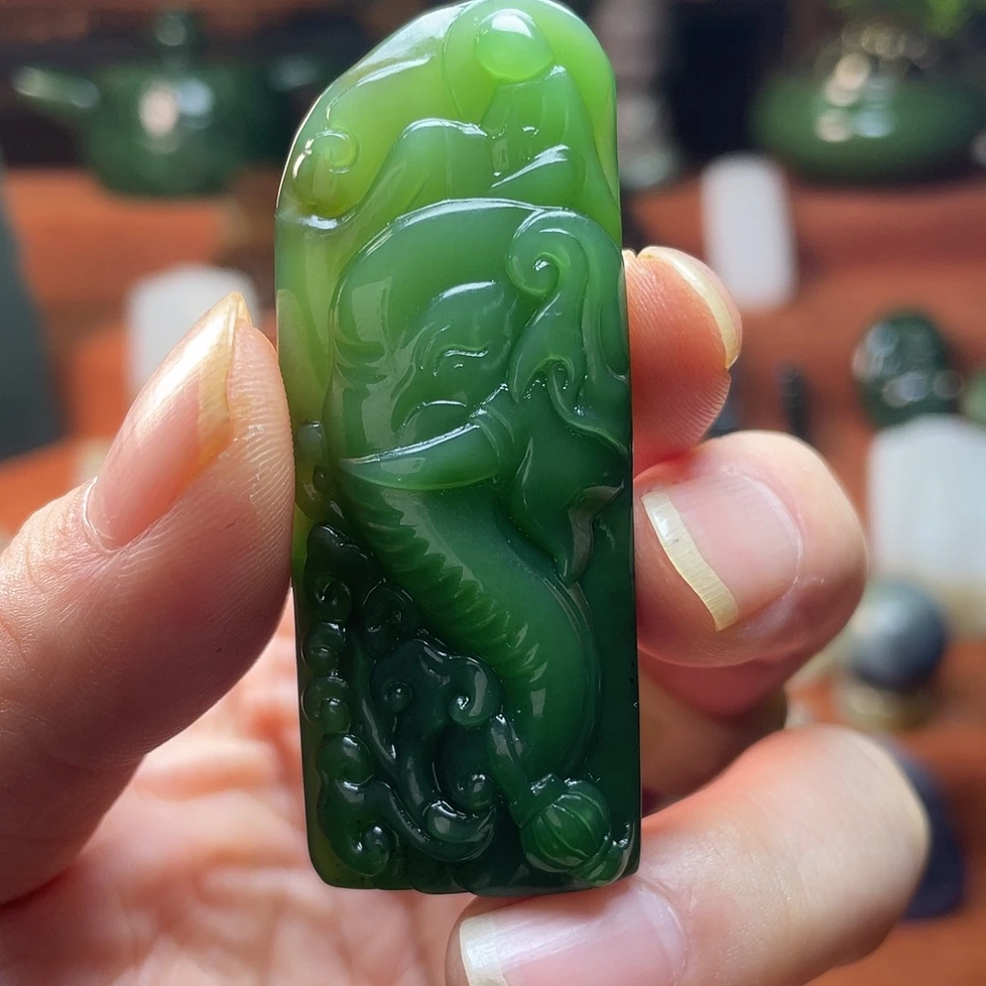 和田玉未镶嵌颈饰俄料碧玉粉青象神吊坠带证书