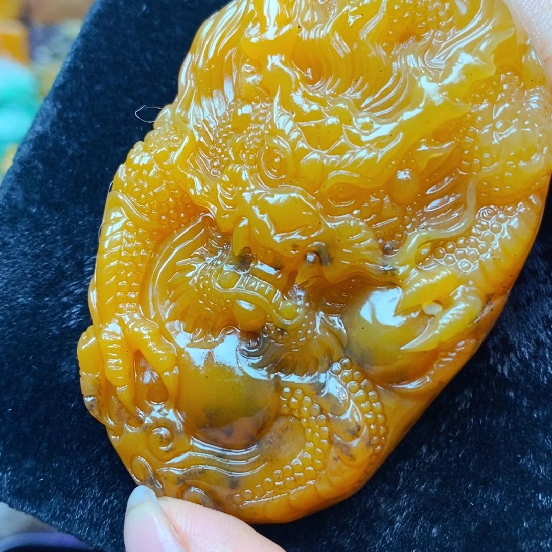 未镶嵌石英质玉（黄龙玉）颈饰