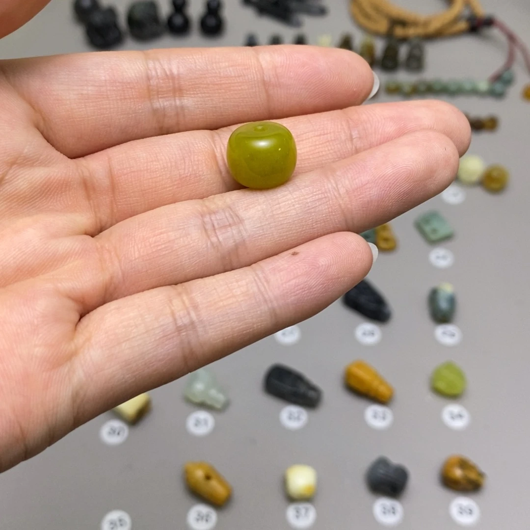 淡***然蛇纹石玉未镶嵌配饰