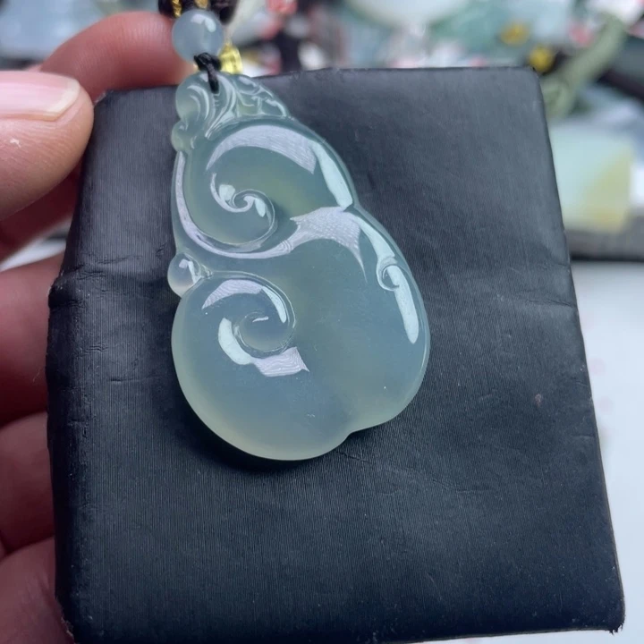 翡翠未镶嵌颈饰挂件