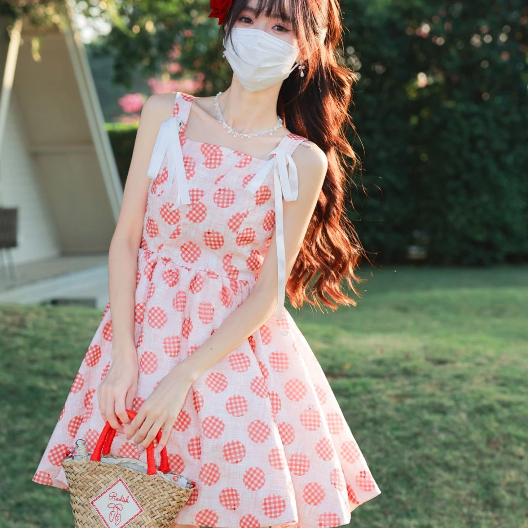 花崎鹿原创泰兰德穿搭红色花苞裙安妮假日吊带连衣裙短裙度假穿搭