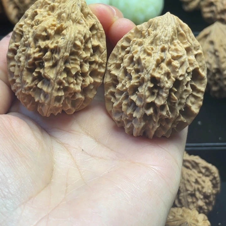 香***8吊坠文玩核桃金峰37