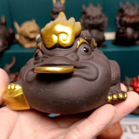 茶宠紫砂金冠金蟾茶宠摆件