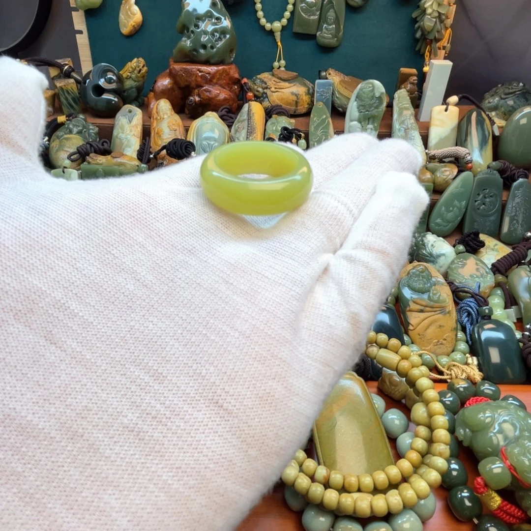 ****️岫岩老玉（透闪石质玉）未镶嵌戒指