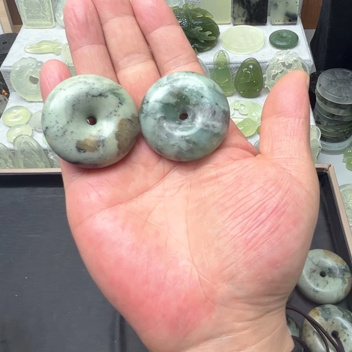 蛇纹石玉颈饰未镶嵌美**生