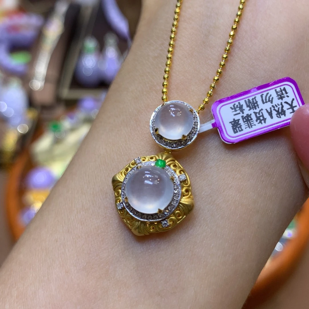 颈饰18K金镶嵌翡翠