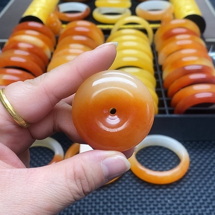 石英质玉（黄龙玉）未镶嵌颈饰