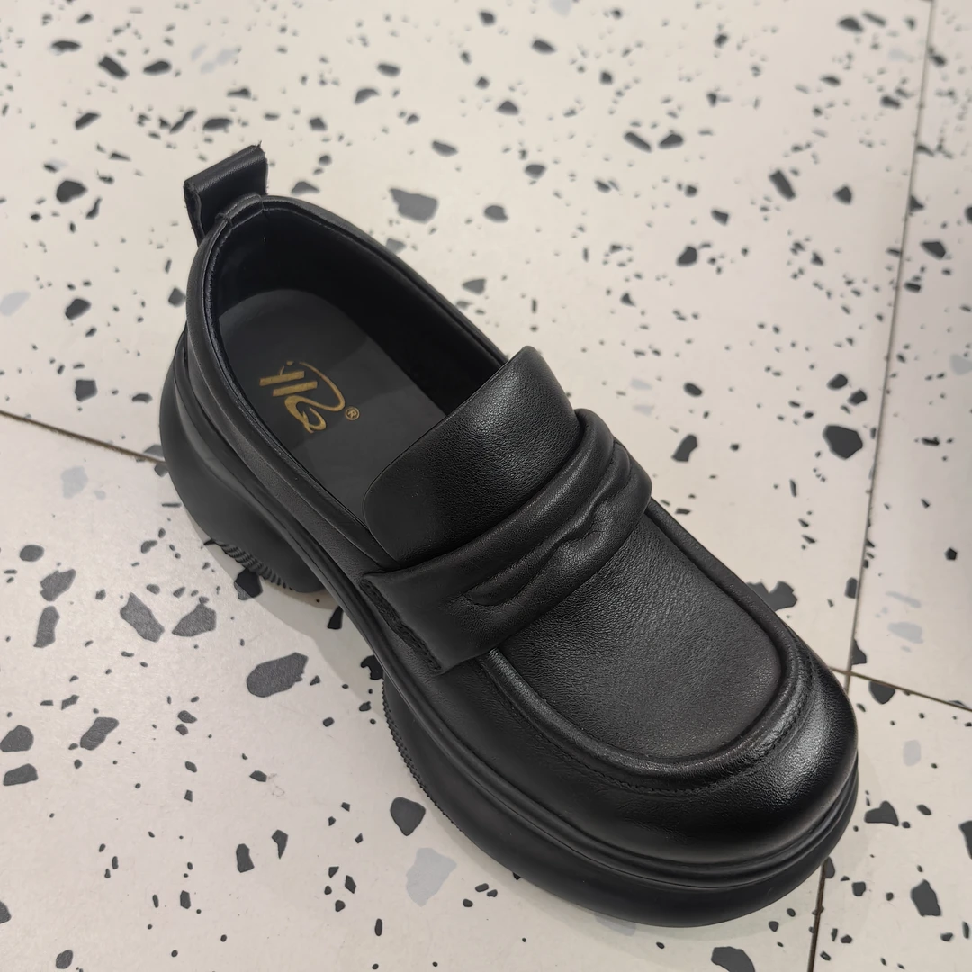 瑞丽鞋包新款上市乐福鞋