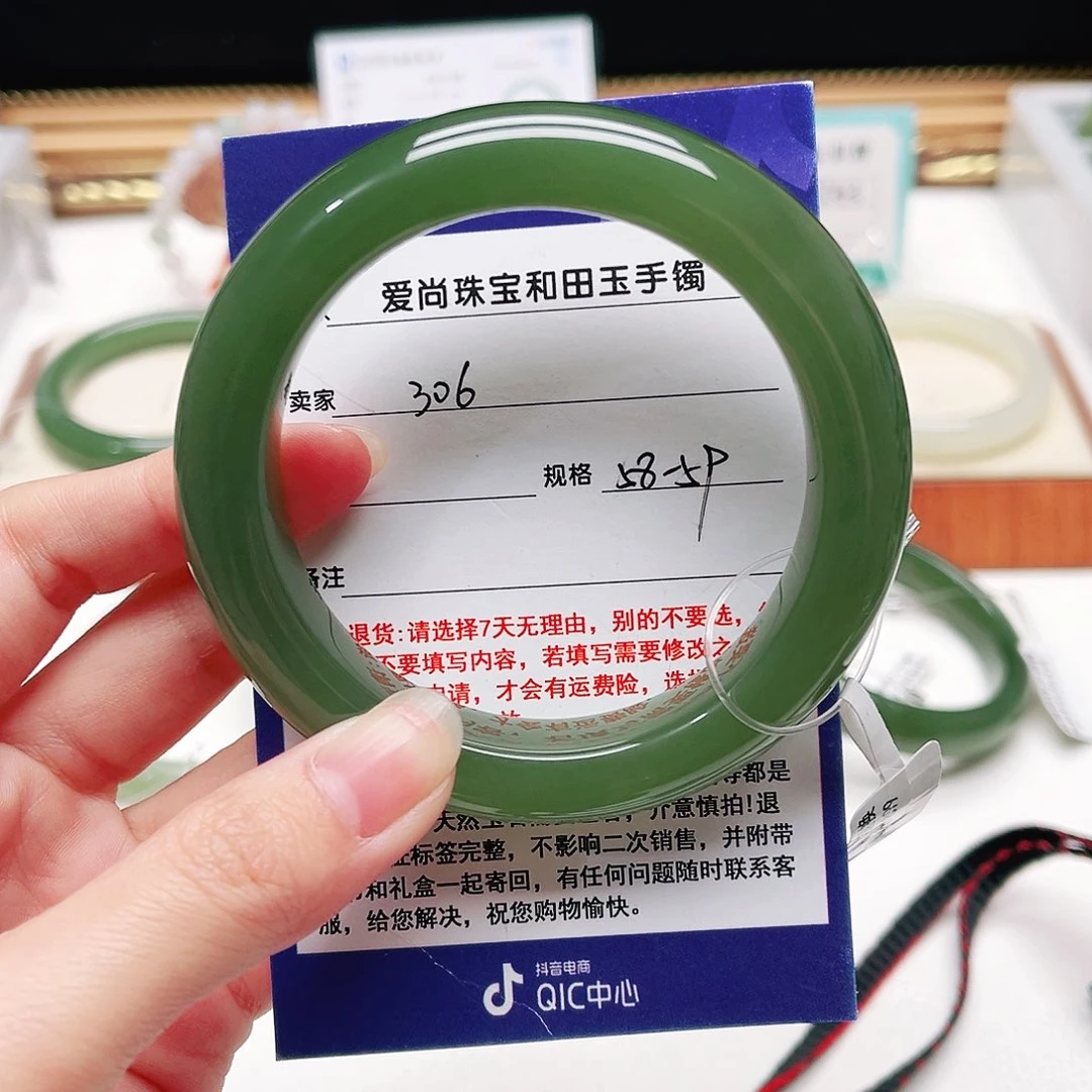 和田玉未镶嵌手镯