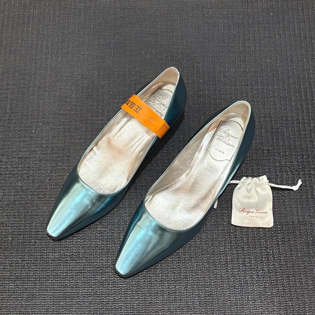 99新 Roger Vivier/罗杰·维威耶 葡萄籽奢潮/小猫跟电光蓝单鞋/35