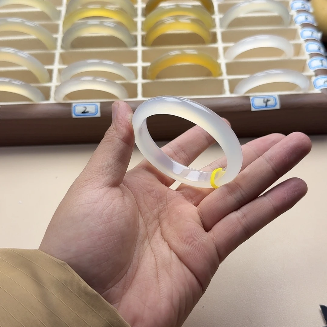 玛瑙/玉髓未镶嵌手镯56.2圈口