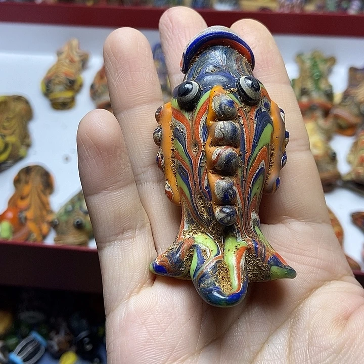 颈饰琉璃大鱼一个012