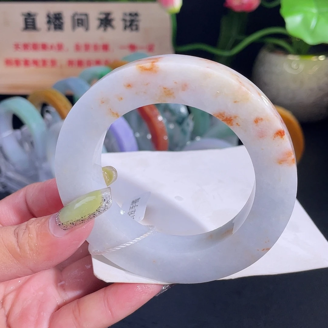 未镶嵌翡翠手镯定制翡翠