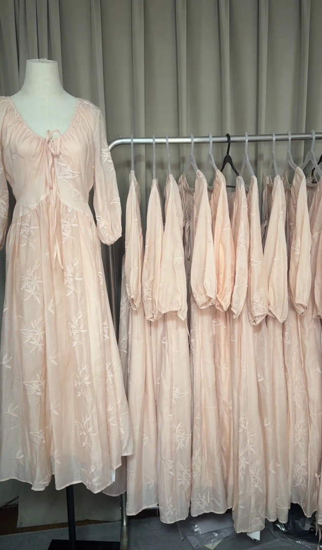 【方柳柳 FLL studio】温柔七分袖刺绣连衣裙