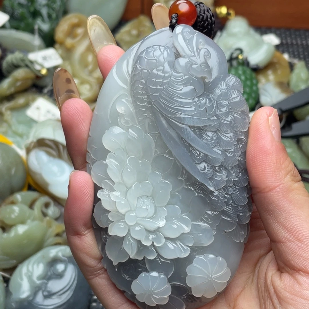 昂***爸和田玉未镶嵌颈饰