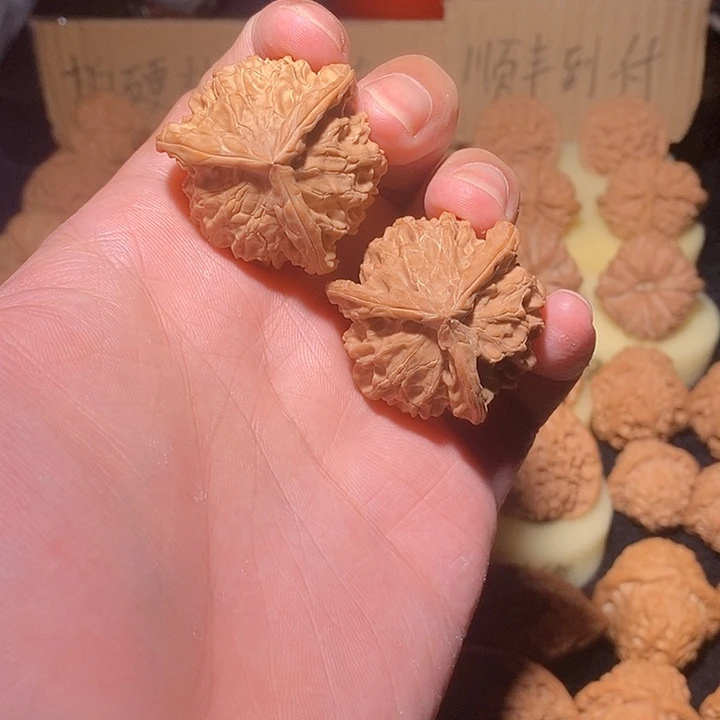 文玩核桃手把件盘山奔