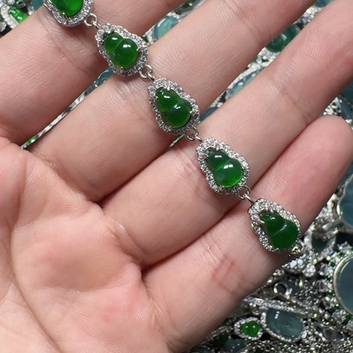 翡翠未镶嵌颈饰天然A货翡翠放漏