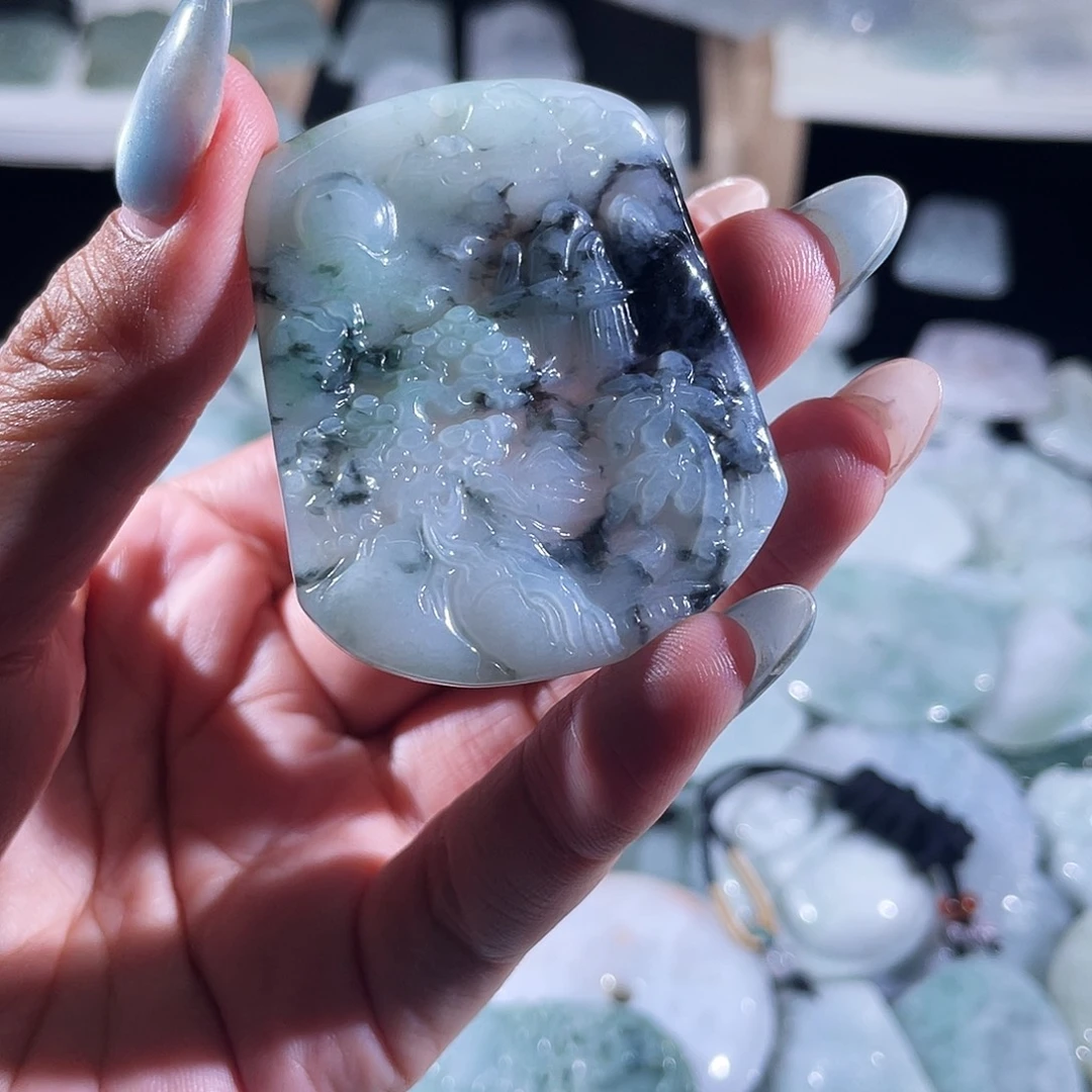 翡翠未镶嵌颈饰山水