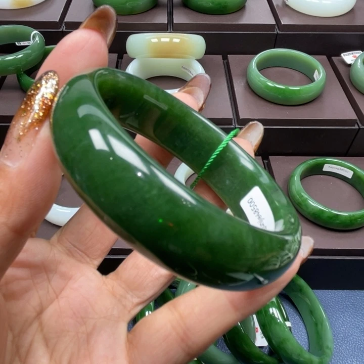 和田玉（碧玉）未镶嵌手镯