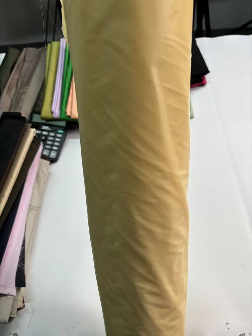 F006小鸡黄 超细旦无胆防绒羽绒服面料