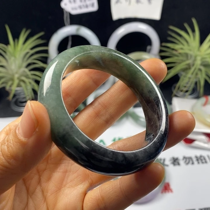 翡翠未镶嵌手镯54    50.2圈